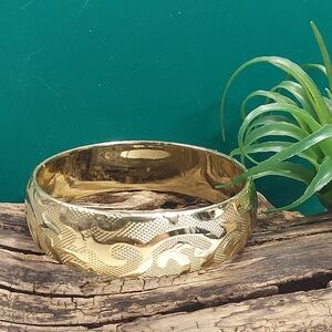 B059 Vintage Goldtone Chunky Acrylic Bangle Bracelet